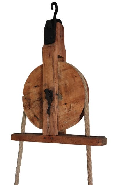 Old hoisting pulley device of wood.
